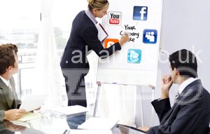 خبير في الإعلان و الترويج