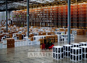 خبير في إدارة المستودعات